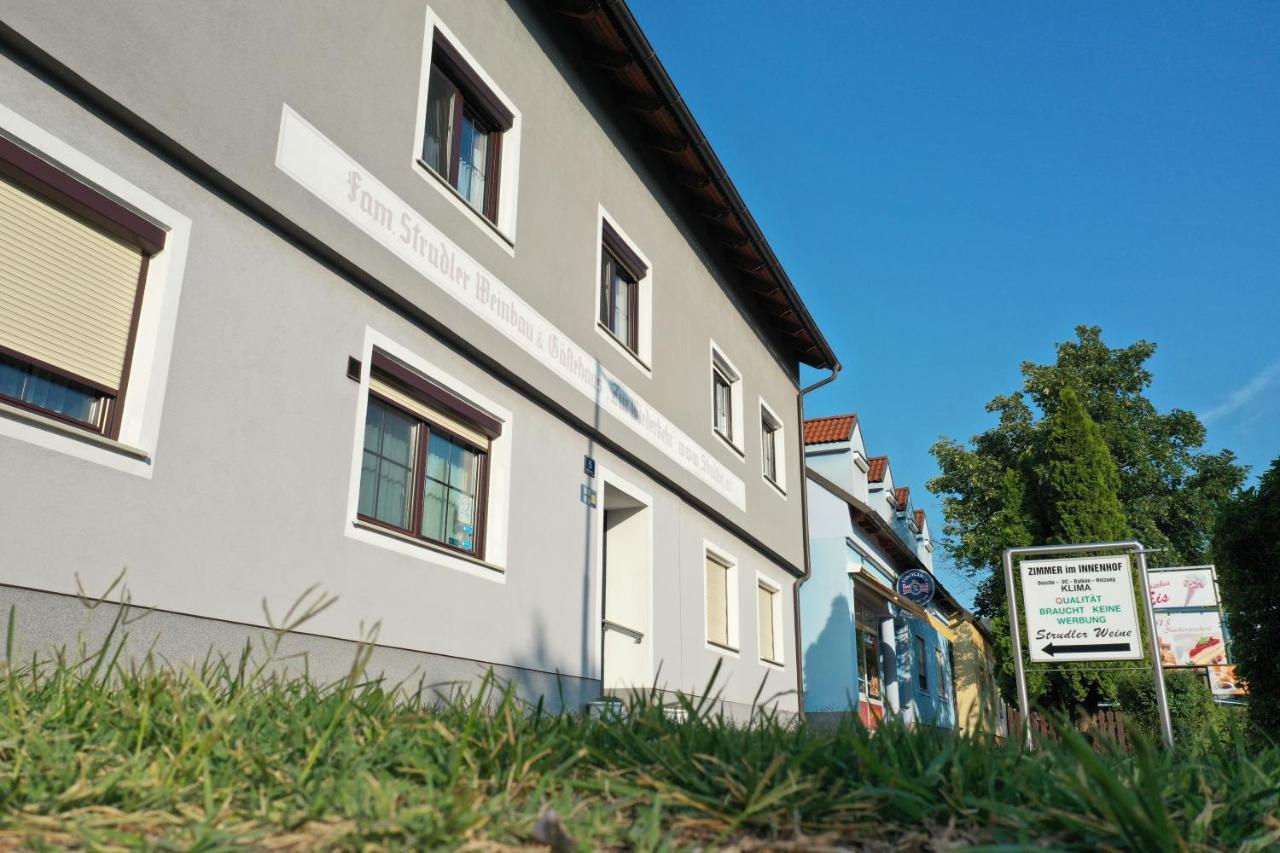 Gaestehaus Und Weinbau Zur Wiederkehr Strudler Подерсдорф-ам-Зе Екстер'єр фото