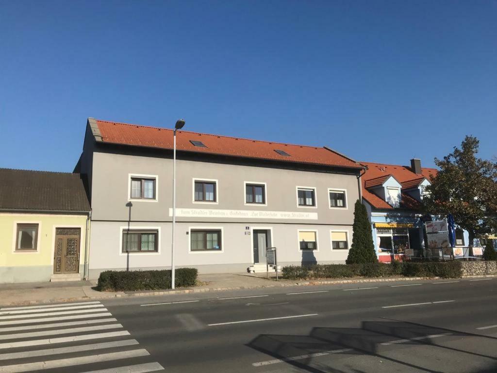 Gaestehaus Und Weinbau Zur Wiederkehr Strudler Подерсдорф-ам-Зе Екстер'єр фото